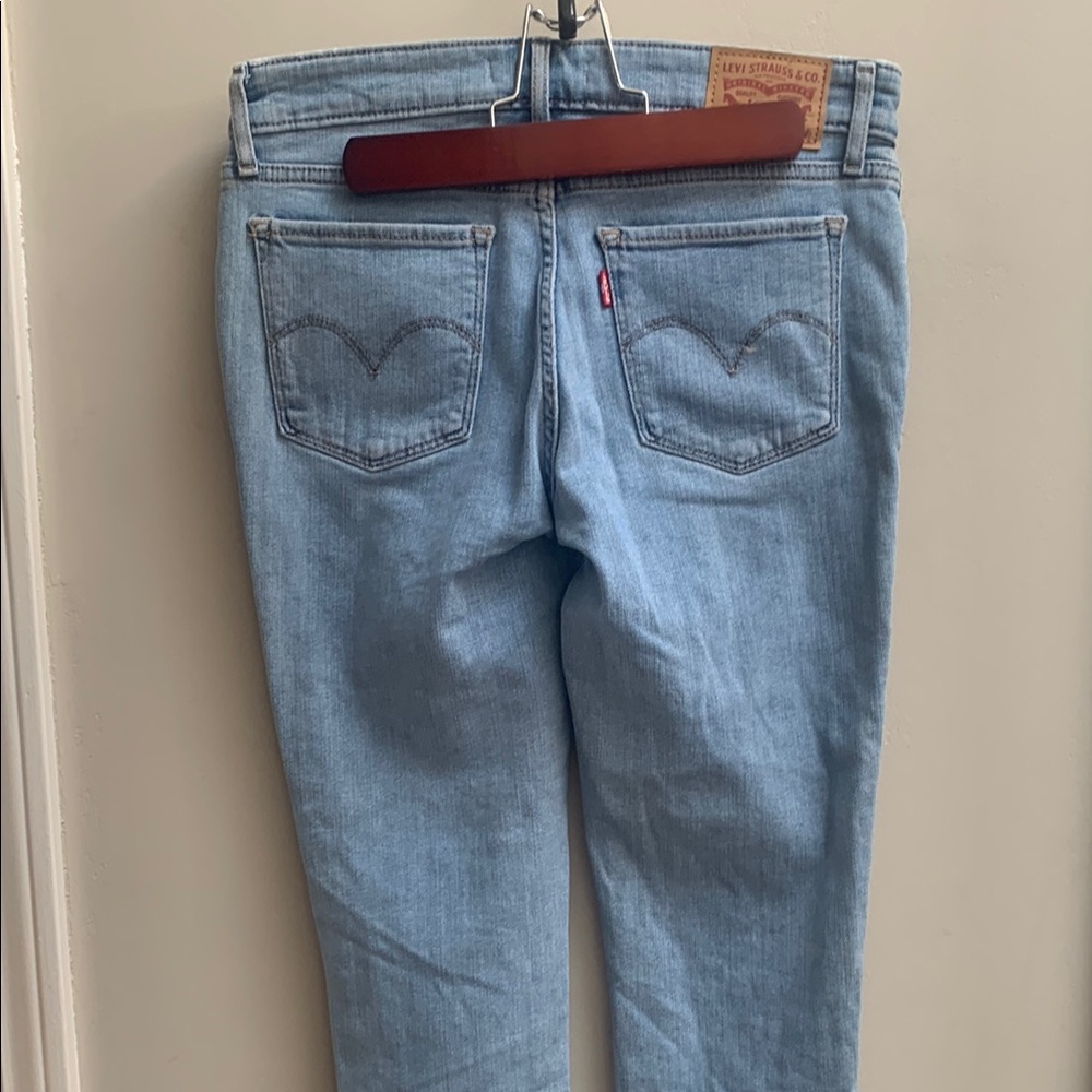 Levi's Women's Sky Blue Straight Leg Jeans 711 Skinny ankle. 26 waist